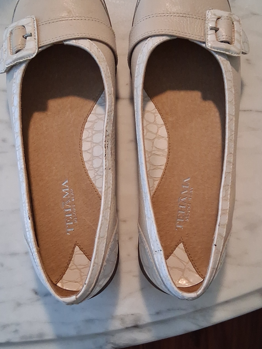 TEHAMA Women's Cream Croc-Embossed Buckle Flats